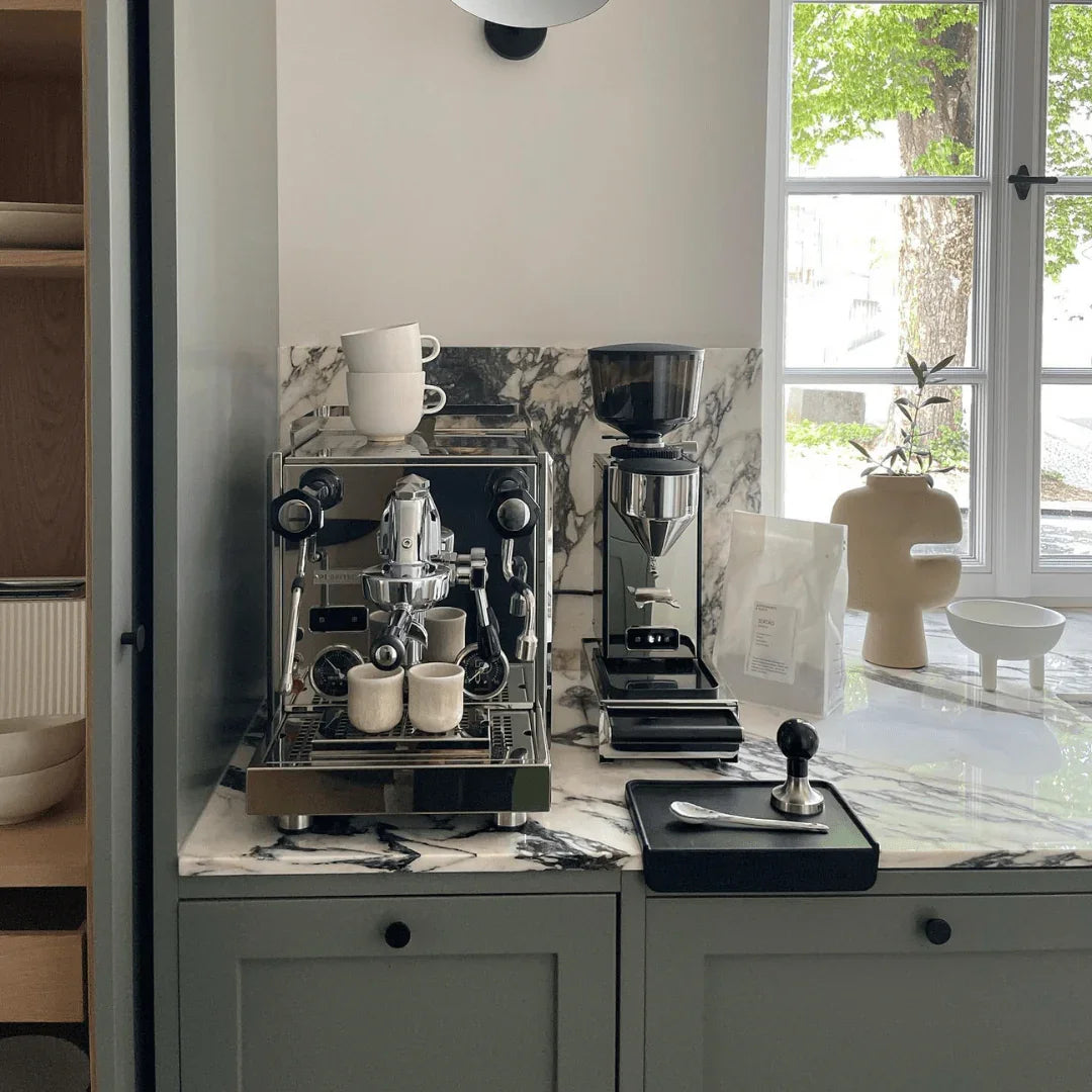 The difference between Manual and Automatic Coffee Machines - Prestige Coffee