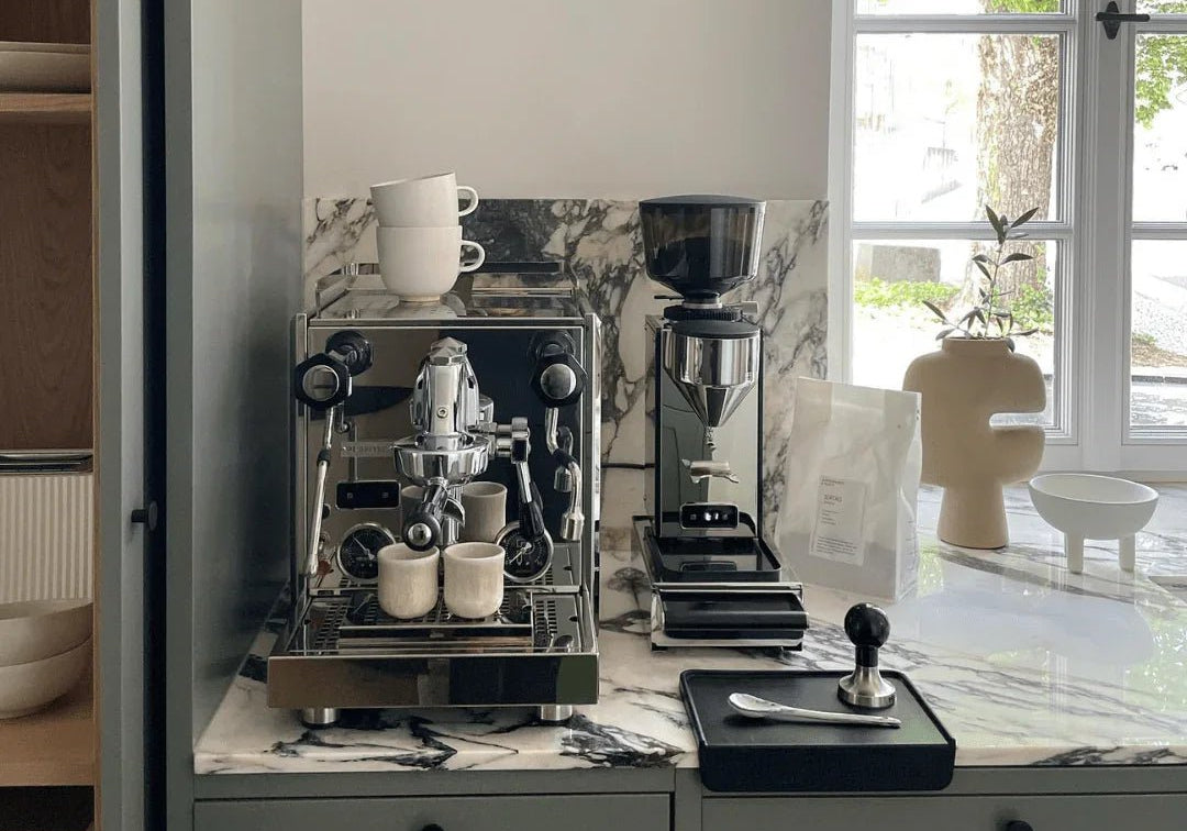 The difference between Manual and Automatic Coffee Machines - Prestige Coffee