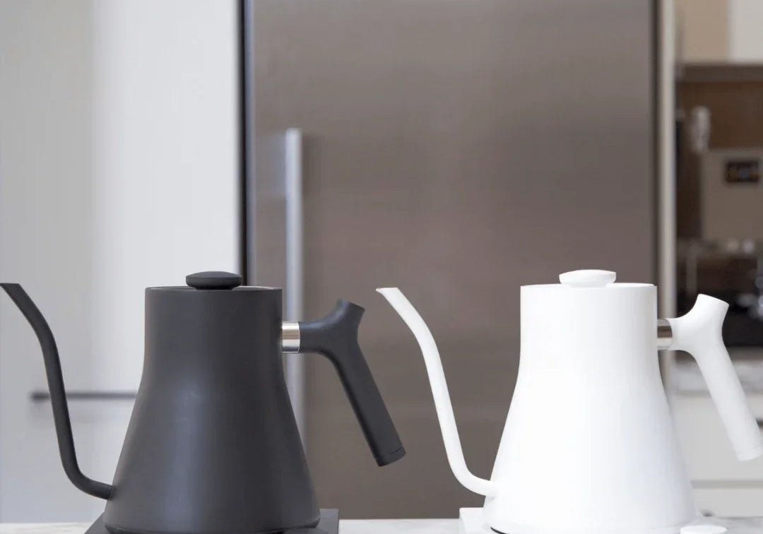 Which Kettle Rules Your Kitchen? The Ultimate Guide to Stovetop vs. Electric Kettles - Prestige Coffee