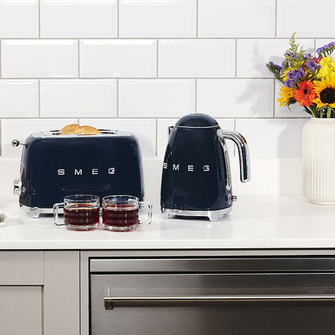 Smeg 50'S Style Kettle KLF03 - Carton Damaged