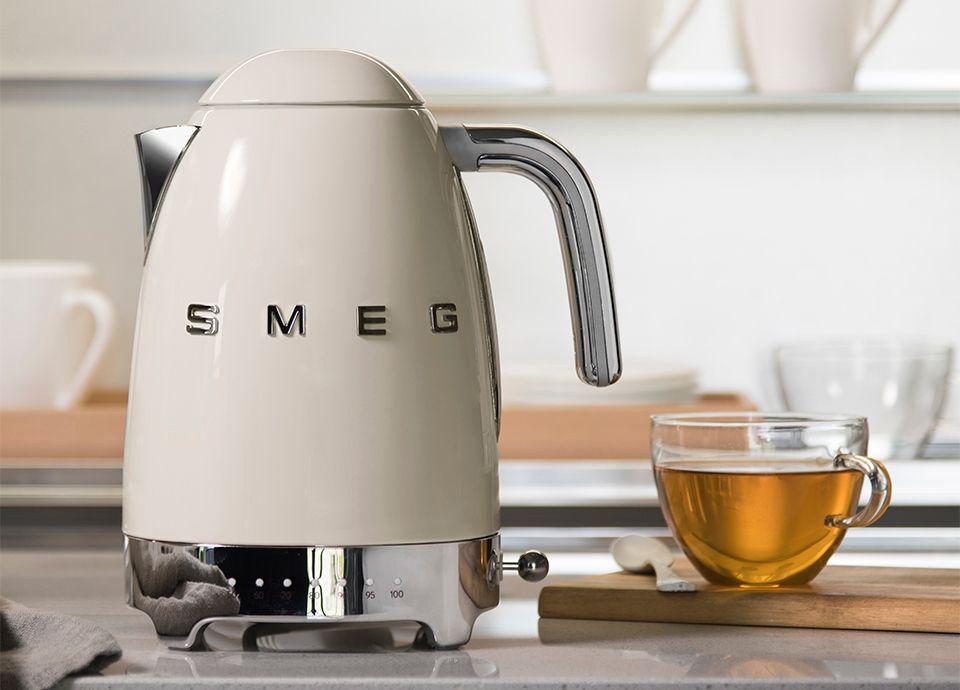 Smeg Variable Temperature Kettle - Carton Damaged