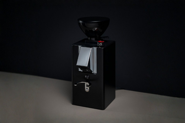 la-pavoni-kube-mill-v2-coffee-grinder-lifestyle_600x600_47750cde-5d52-4aca-b01f-d6a1a2e8634b_1.png